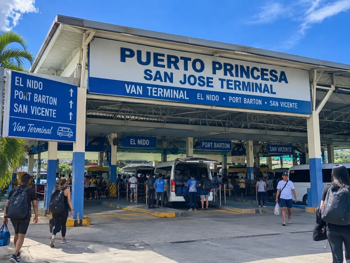 Le terminal de bus et de vans à Puerto Princesa.