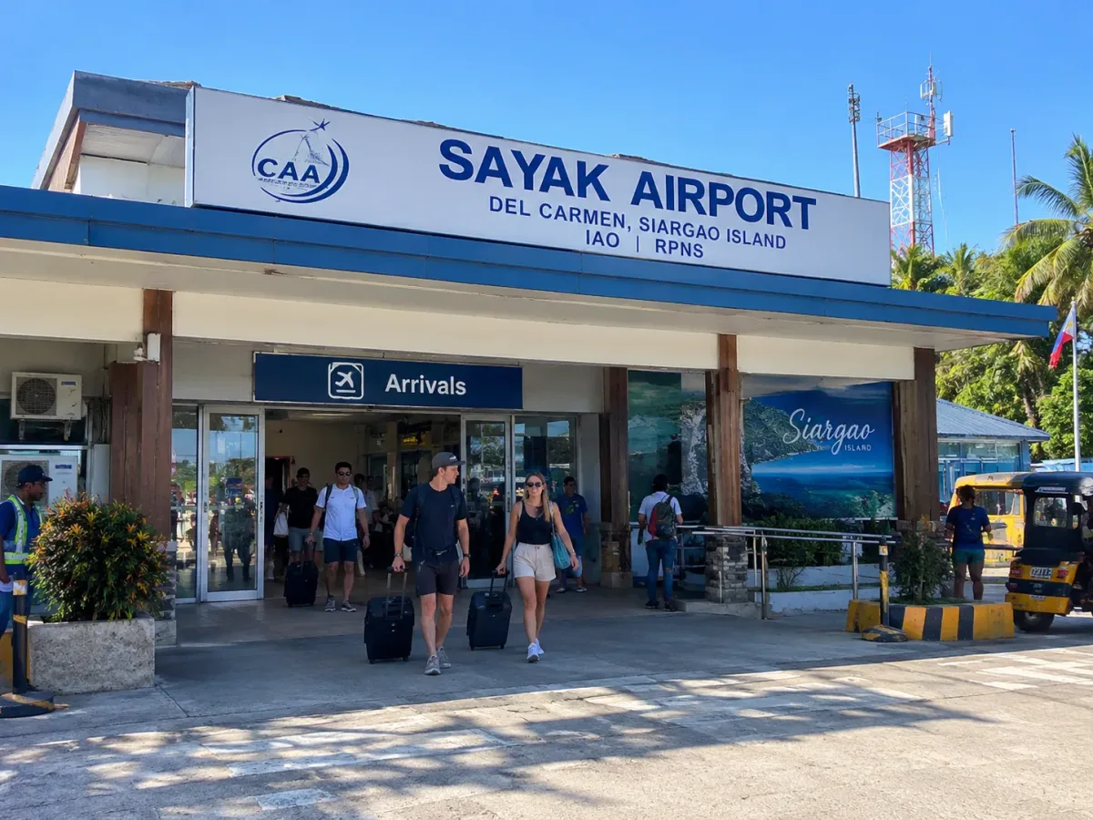 La zone d'arrivée de l'aéroport de Sayak à Siargao.